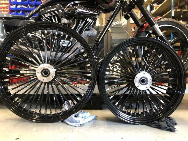 Fat Spokes Black on Black Softail en touring 21 inch 18 inch, Motoren, Onderdelen | Harley-Davidson, Nieuw, Ophalen of Verzenden