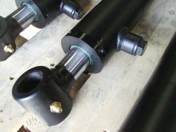 H0529 Dubbelwerkende hydrauliek cilinders Boring 51mm beschikbaar voor biedingen