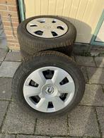 Winterbanden op stalen velgen met wieldoppen - 185/65 R15, Auto-onderdelen, Banden en Velgen, Band(en), Ophalen of Verzenden, Winterbanden