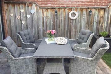 Lounge Dining tuinset met strak half/rond Wicker vlechtwerk beschikbaar voor biedingen
