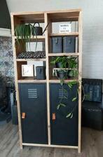 Hoge industriële kast met lockers., Met deur(en), Nieuw, Metaal, 25 tot 50 cm