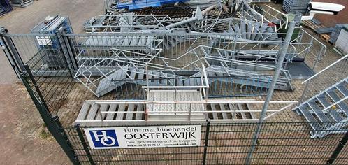 Stalen trappen ruime keus nieuw en gebruikt nob2910, Doe-het-zelf en Verbouw, Ladders en Trappen, Zo goed als nieuw, Trap, Ophalen of Verzenden