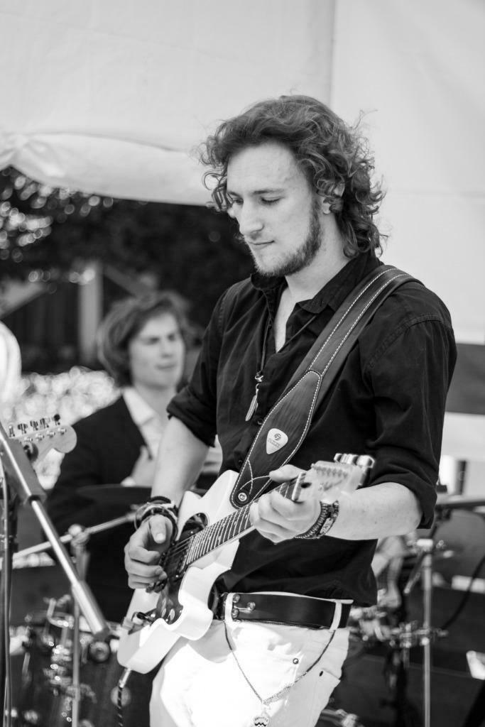 Muziekles Woubrugge, Aalsmeer e.o., Diensten en Vakmensen, Muziekles en Zangles, Elektrische instrumenten, Slaginstrumenten, Snaarinstrumenten