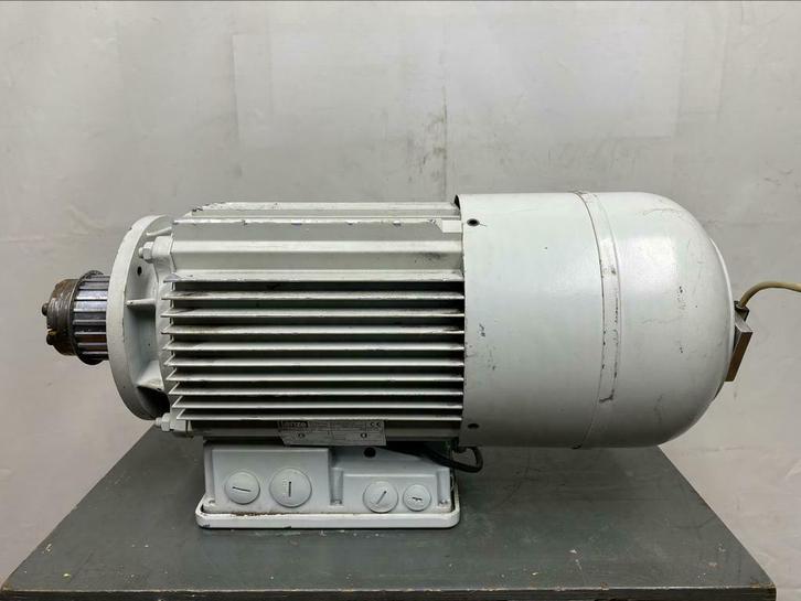 Lenze motor, type: MDEMA 100-32, 3.0kW, Doe-het-zelf en Verbouw, Motoren, Gebruikt, Elektromotor, Ophalen of Verzenden
