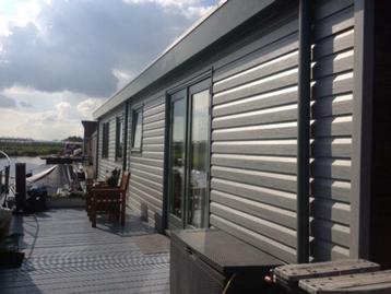 Brandvertragende kunststof panelen voor Stacaravan / Chalet beschikbaar voor biedingen