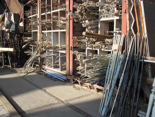 Gietijzeren trapspijlen ijzeren - houten spijlen leuningen, Doe-het-zelf en Verbouw, Ladders en Trappen, Zo goed als nieuw, Trap