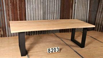 Boomstam eetkamertafel/tafel eiken nr.8203 beschikbaar voor biedingen