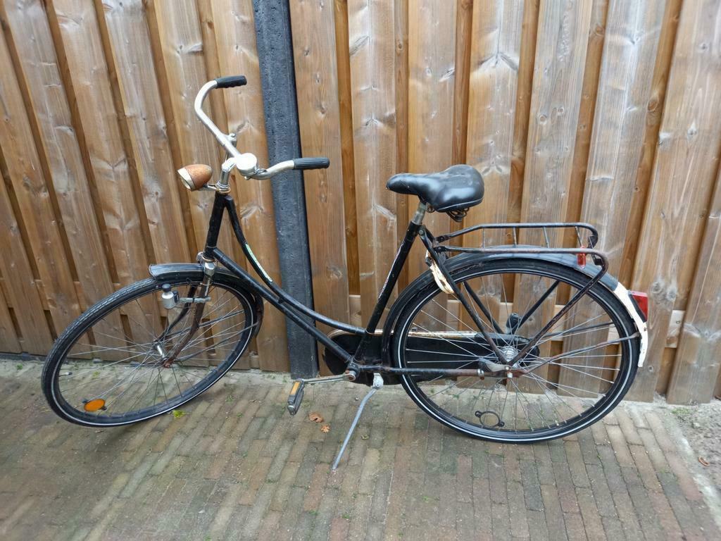 ≥ Gazelle, zwarte oude omafiets — Fietsen | Dames | Omafietsen — Marktplaats