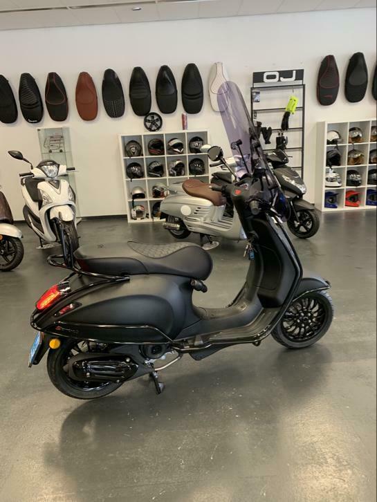 ≥ NIEUW custom zadel exclusief croco leer rs Vespa sprint —  Brommeronderdelen | Scooters — Marktplaats