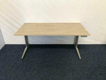 16 x Markant bureau elektrisch verstelbaar met nieuw blad beschikbaar voor biedingen