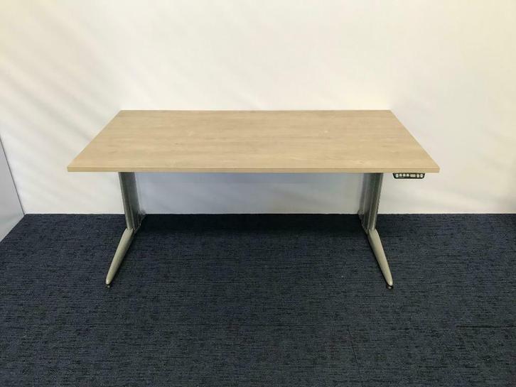 2 x Markant bureau elektrisch verstelbaar met nieuw blad, Zakelijke goederen, Kantoor en Winkelinrichting | Kantoormeubilair en Inrichting