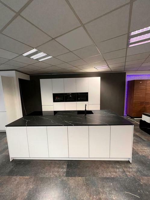 KOOKEILAND COMPOSIET BLAD + QUOOKER EN KOFFIEMACHINE, Huis en Inrichting, Keuken | Complete keukens, Nieuw, Overige typen, Wit