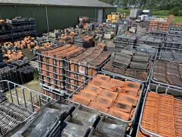 Oude dakpannen - gevelpannen - nokvorsten - gebruikte dakpan beschikbaar voor biedingen