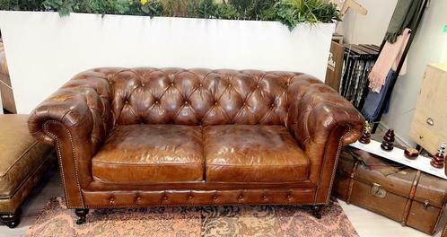 Stoere industriële vintage chesterfield 2 zits Cognac leder, Huis en Inrichting, Banken | Bankstellen, Nieuw, Leer, Ophalen of Verzenden