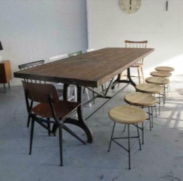 Tafel Diversen grote industriële Pastoe teakhouten jaren 60.