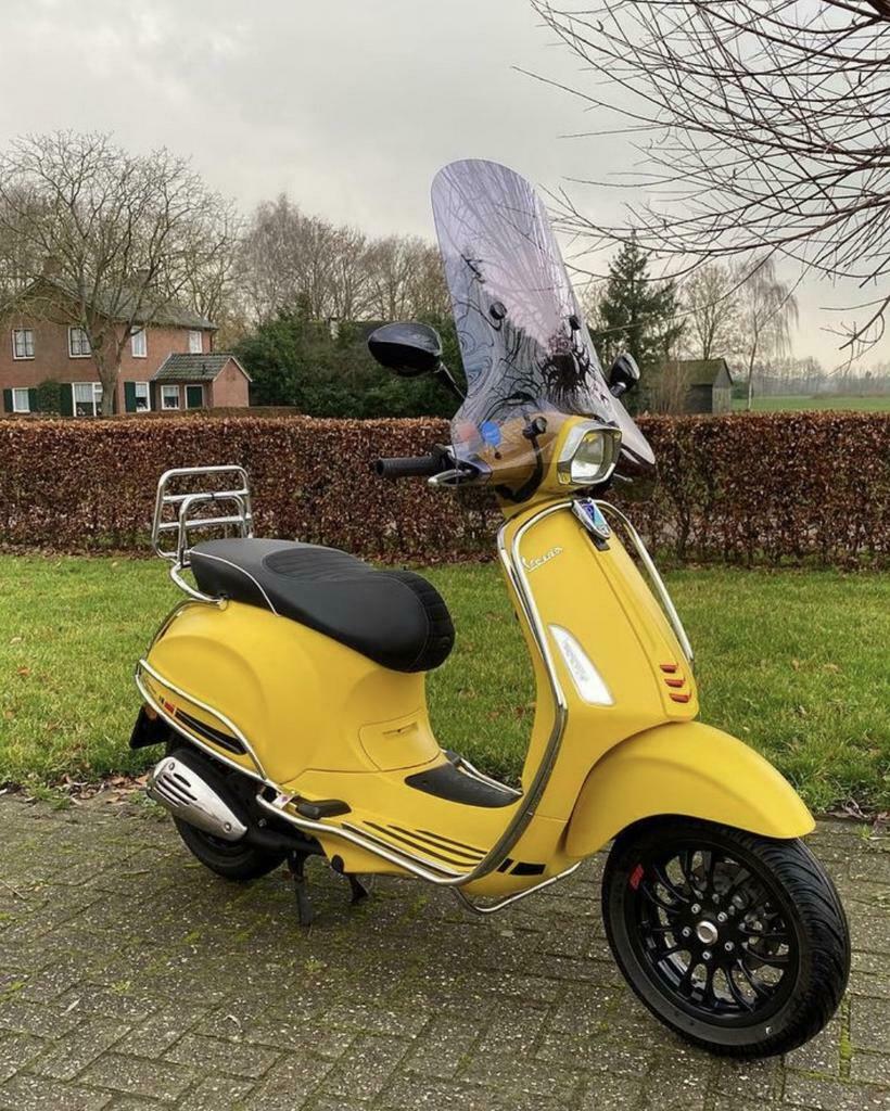 ≥ Gele Vespa Sprint 2017 met alarm !! — Scooters | Vespa — Marktplaats