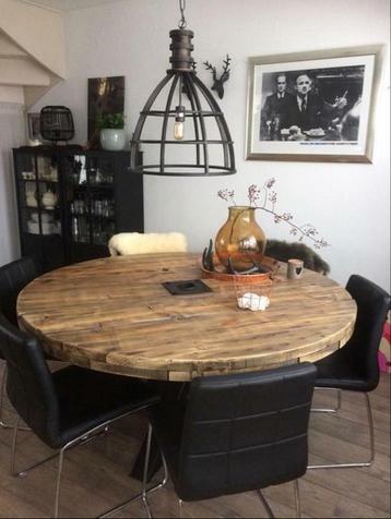 Eettafel oude kabel haspel beschikbaar voor biedingen