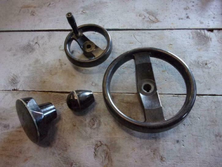 Bakeliet handwiel en knoppen vintage industrieel, Doe-het-zelf en Verbouw, Gereedschap | Machine-onderdelen en Toebehoren, Zo goed als nieuw