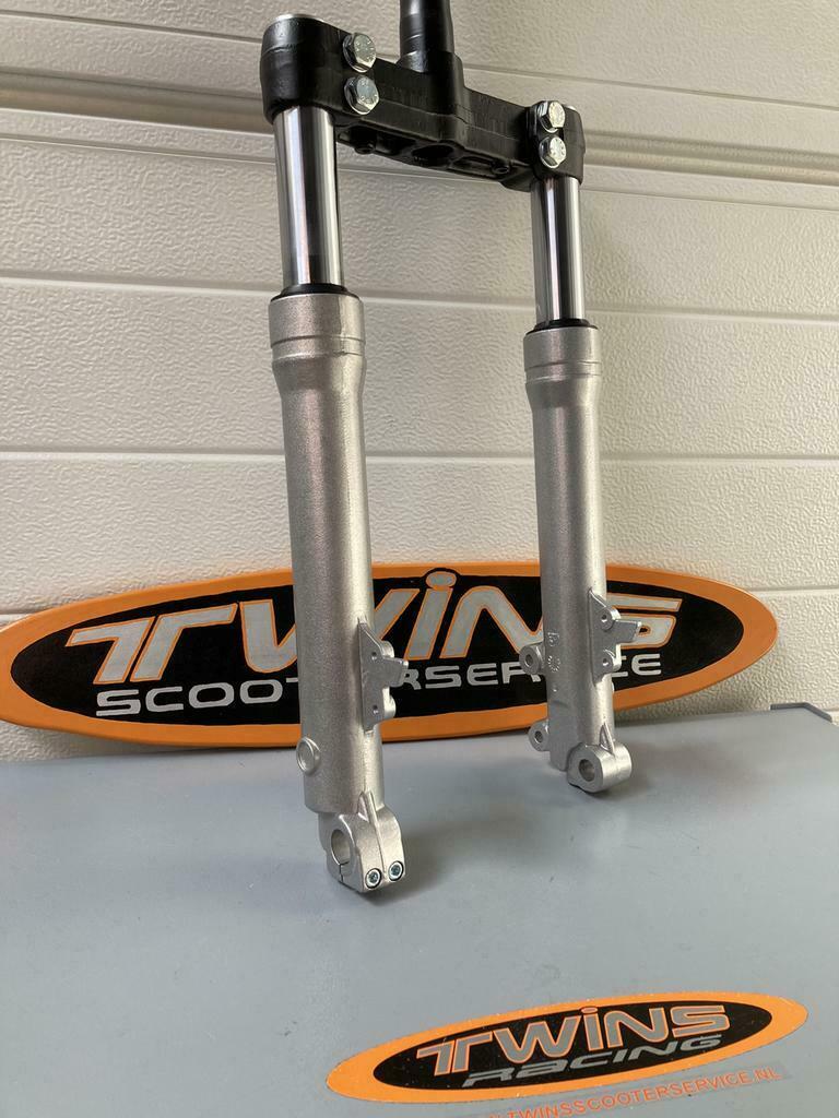 ≥ Voorvork vork Runner 180 sebac upside down orig. Nieuw !! —  Brommeronderdelen | Scooters — Marktplaats