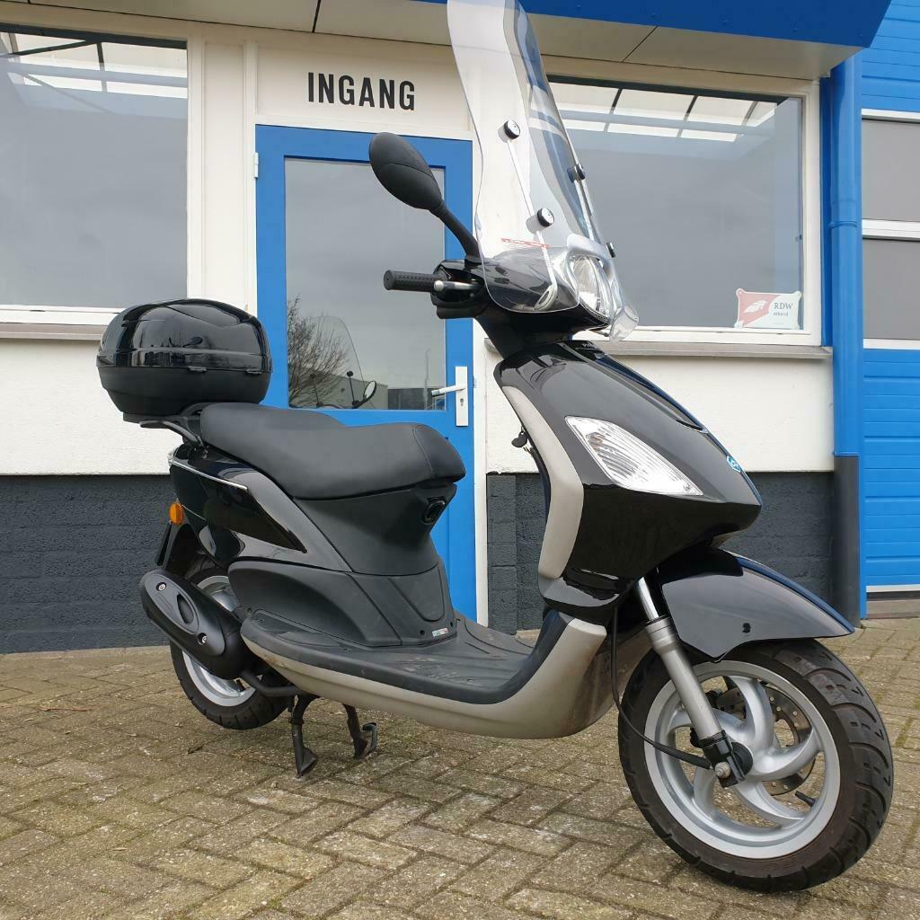 ≥ Piaggio fly snorscooter zuinige 4takt motor met windscherm — Scooters |  Piaggio — Marktplaats