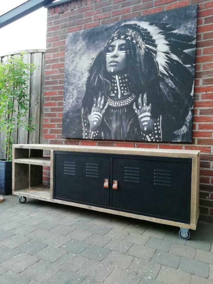 Industrieel tv meubel met lockers 170 a 180 cm., Huis en Inrichting, Kasten | Televisiemeubels, Nieuw, Minder dan 100 cm, 150 tot 200 cm