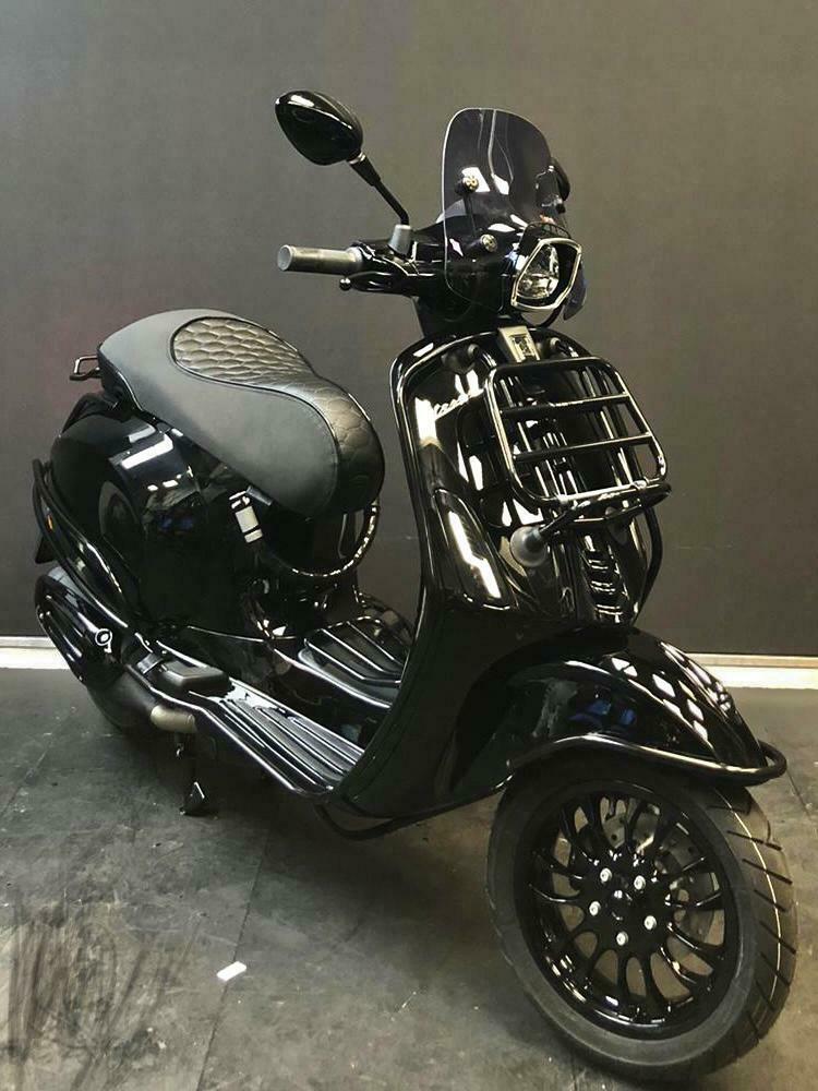≥ VESPA SPRINT NIEUW Vol optie (SNOR en BROM) Black on Black — Snorfietsen  en Snorscooters — Marktplaats
