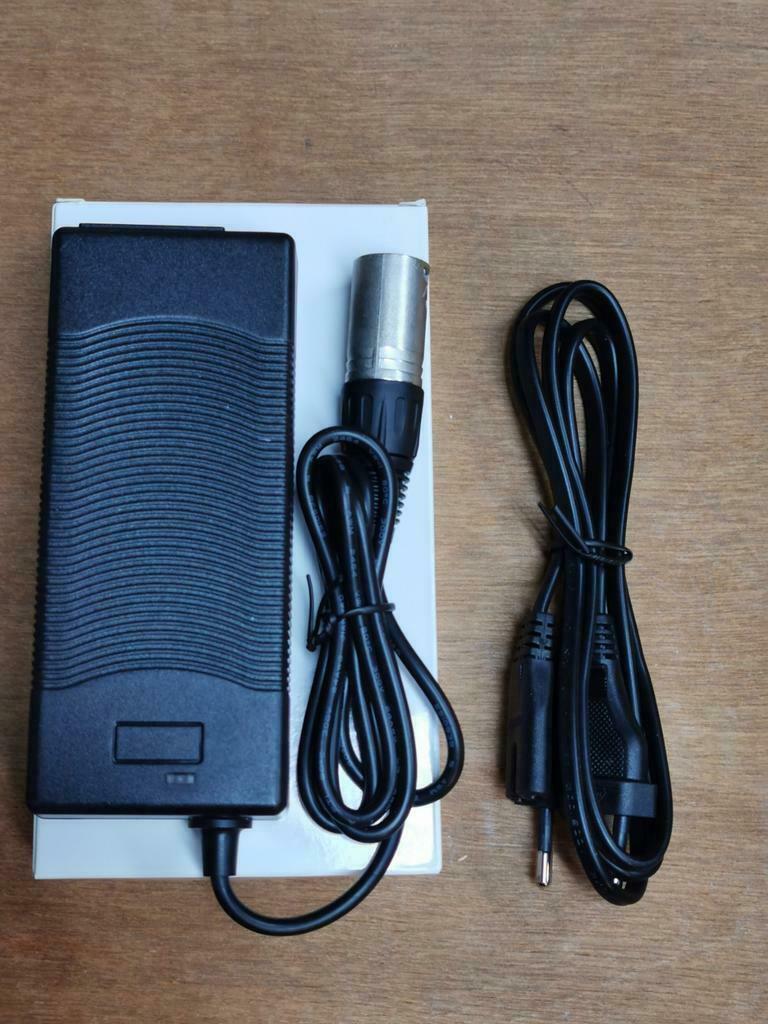 ≥ Nieuwe Giant Twist 4 pins acculader universeel — Fietsaccessoires |  Overige Fietsaccessoires — Marktplaats