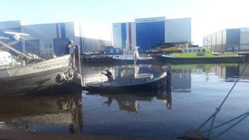 te huur duwboot (en) /sleepboot (en)  beunbak (en). beschikbaar voor biedingen