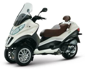 Piaggio MP3 bussines lakset + Zadel