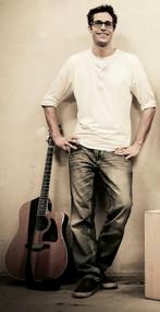 (Bas)Gitaarles, ukelele Baarn Bussum Huizen eo ook aan huis, Diensten en Vakmensen, Muziekles en Zangles, Komt aan huis, Snaarinstrumenten