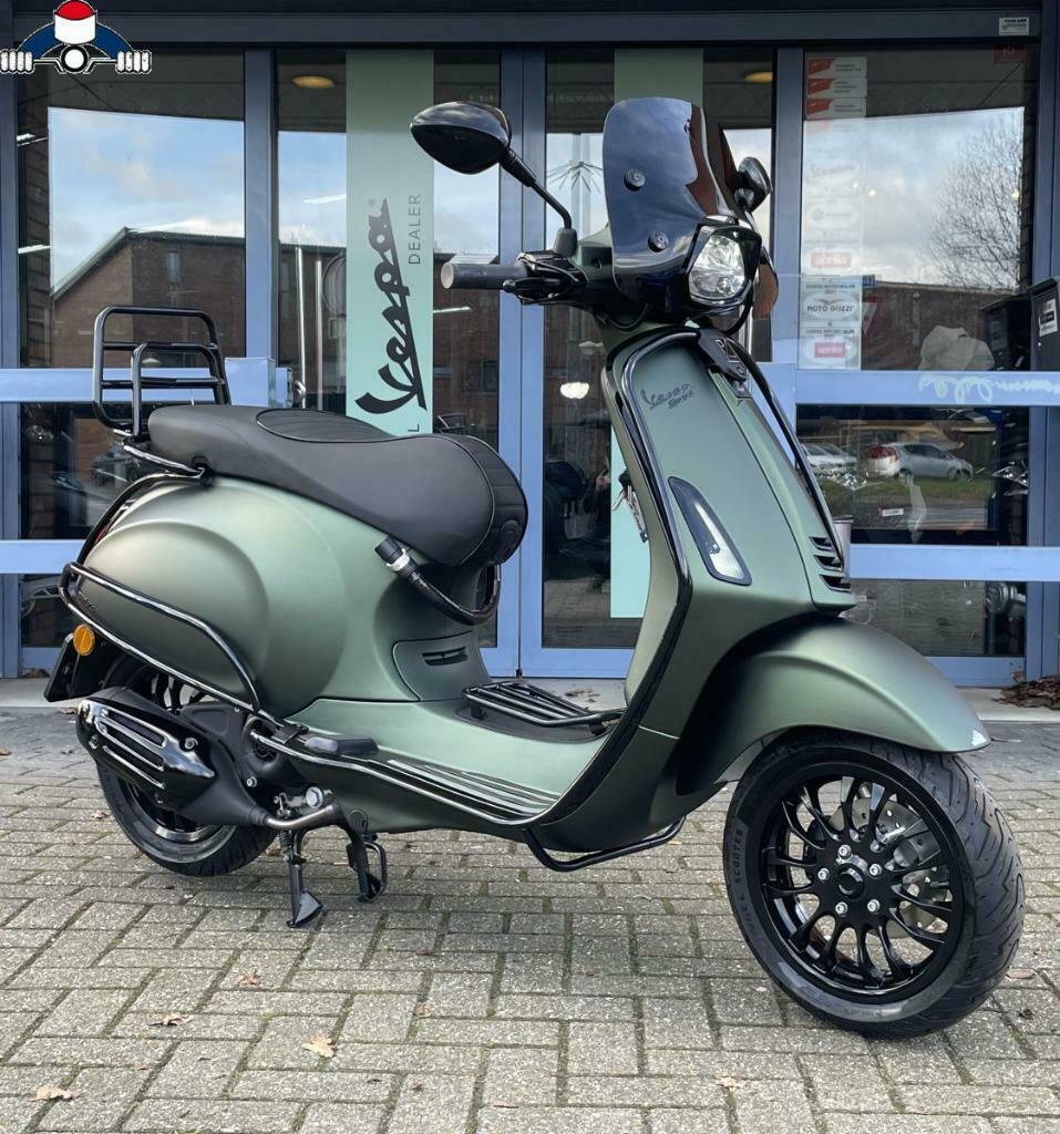 ≥ Custom Vespa Sprint Cobra green 34km 45km/Brom 10-2021 — Brommers |  Tuning en Styling — Marktplaats