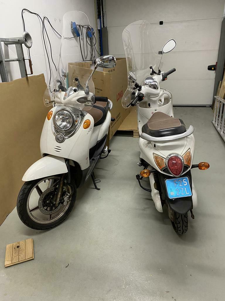 ≥ 2 Emco Novi scooters november 2014 — Snorfietsen en Snorscooters —  Marktplaats