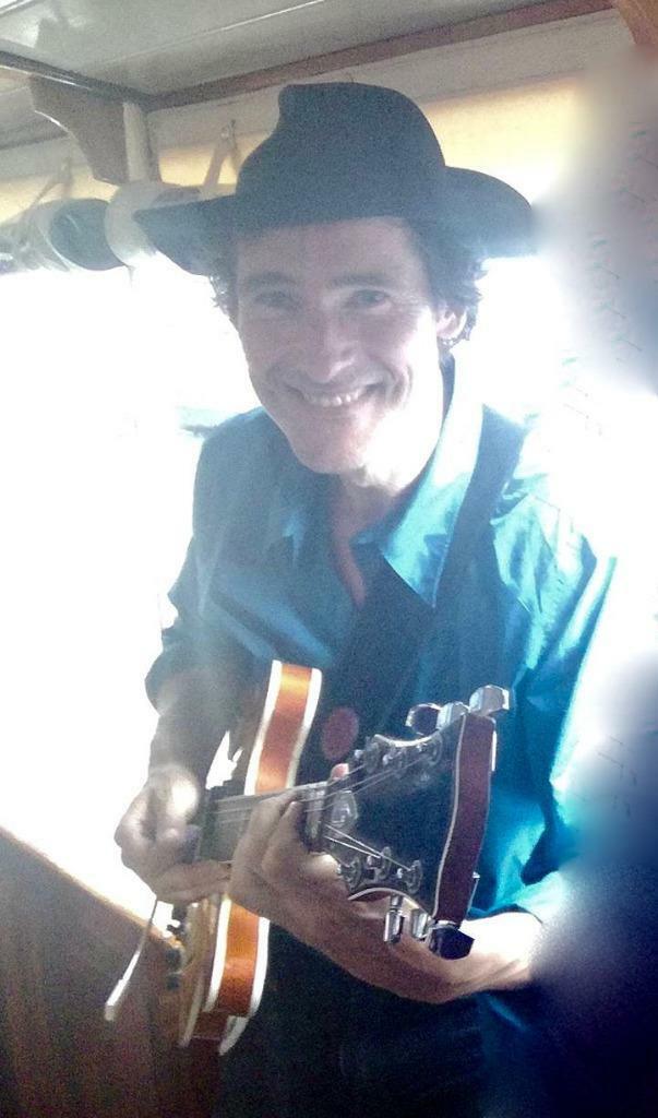 Gitaarschool ERNEZT, Privéles, Tokkelinstrumenten