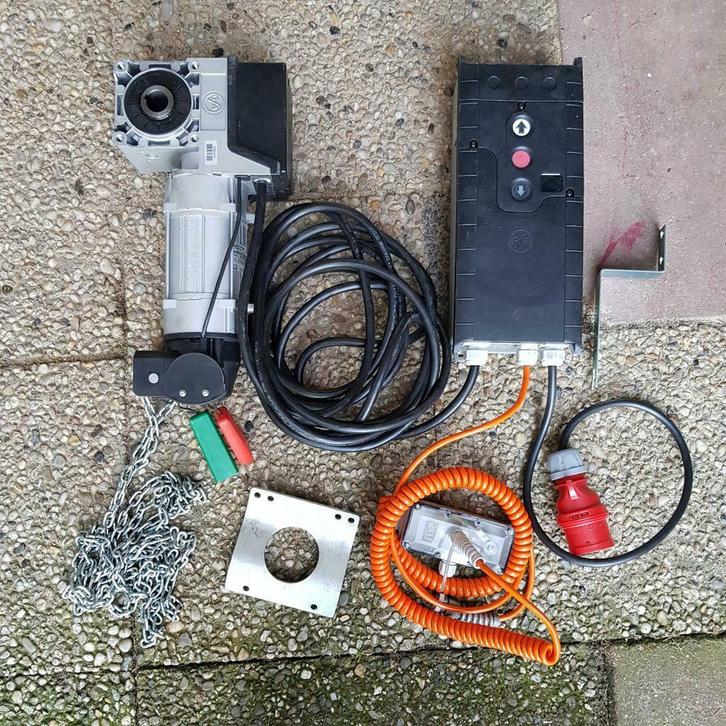 Gfa motor overheaddeur roldeur garagedeur, Doe-het-zelf en Verbouw, Deuren en Horren, Zo goed als nieuw, Garagedeur, Ophalen of Verzenden