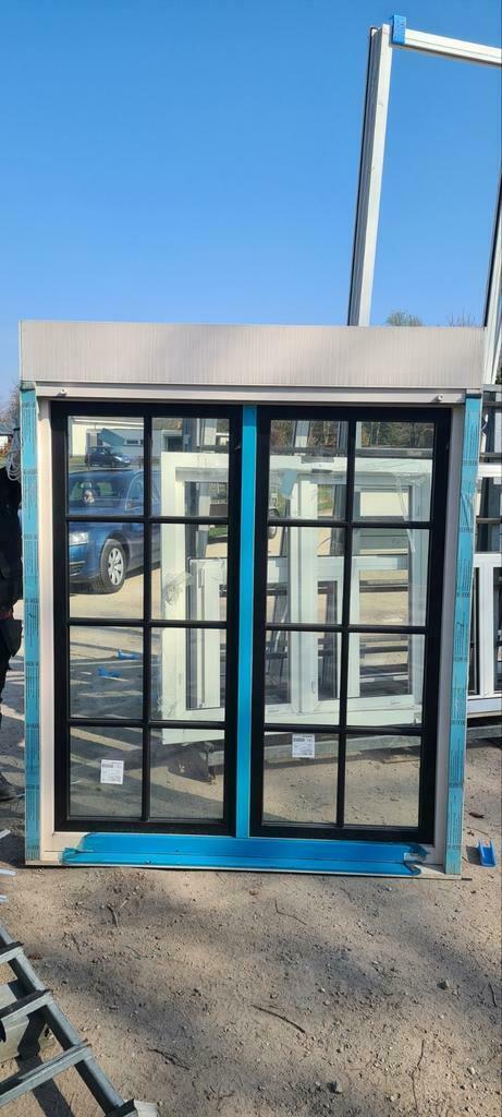 (105) Nieuw kunststof raamkozijn incl glas met rolluik, Doe-het-zelf en Verbouw, Kozijnen en Schuifpuien, Nieuw, Raamkozijn, Kunststof