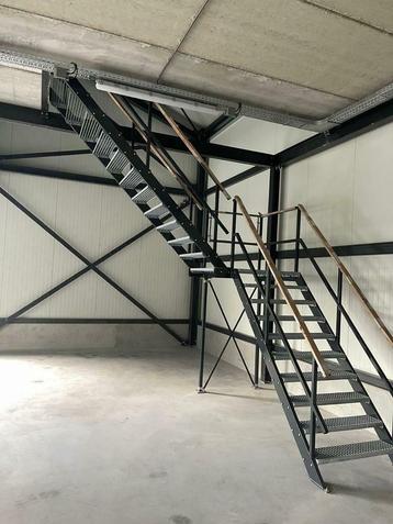 Ruime keuze stalen trappen nieuw en gebruikt  now3110 beschikbaar voor biedingen