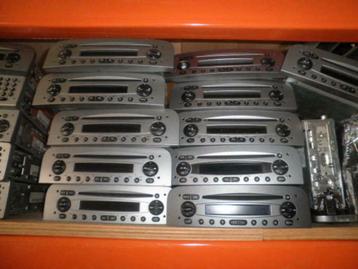 Diverse radio's Alfa Romeo 147 + MP 3 en 156 met code  beschikbaar voor biedingen