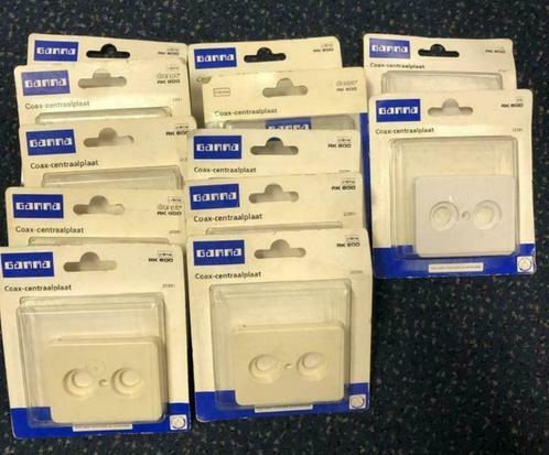 NIEUW! 12 Gamma Coax-centraalplaten crème (10x) en wit (2x), Doe-het-zelf en Verbouw, Overige Doe-het-zelf en Verbouw, Nieuw, Ophalen of Verzenden