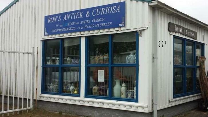 Ron's Antiek & Curiosa