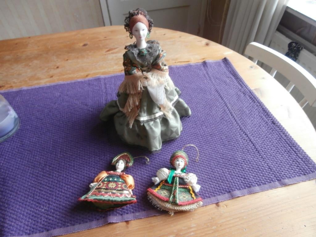 souvenirpop Rusland Russische pop souvenier popje doll, Ophalen of Verzenden, Zo goed als nieuw, Pop