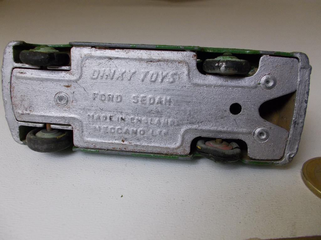 1954 Dinky Toys 170 FORD FORDER SEDAN (Repainted.) -D-., Hobby en Vrije tijd, Modelauto's | 1:43, Ophalen of Verzenden, Gebruikt