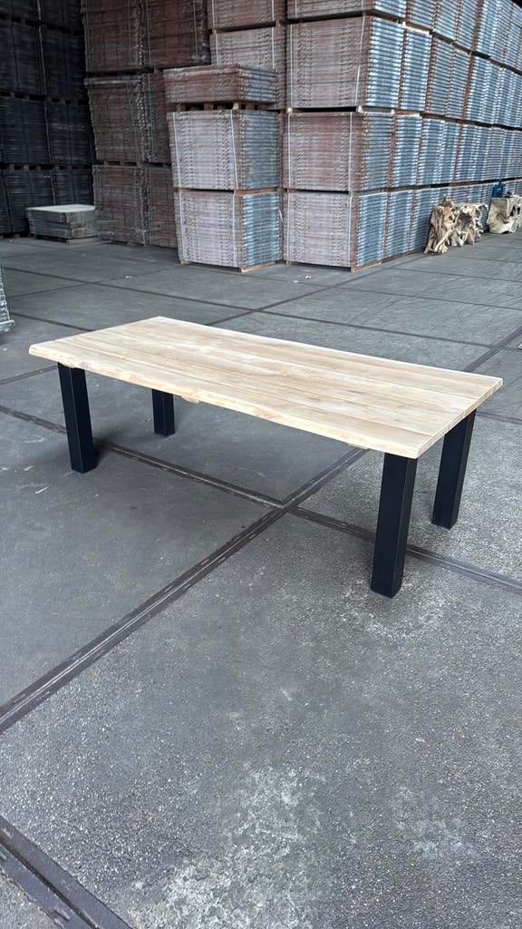 Eettafel / boomstamtafel massief Eikenhout., Ophalen, Eikenhout, 200 cm of meer, 50 tot 100 cm