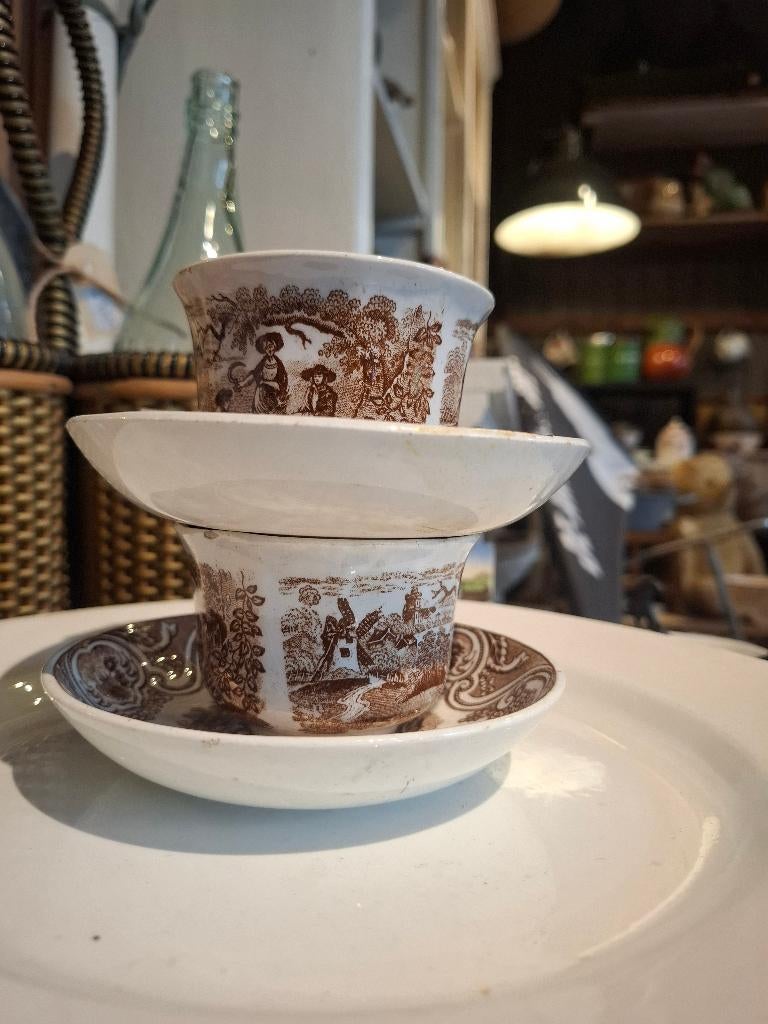 2x kommetje met schoteltje Glaneurs Boch Freres in Bruin, Antiek en Kunst, Antiek | Servies los, Ophalen of Verzenden