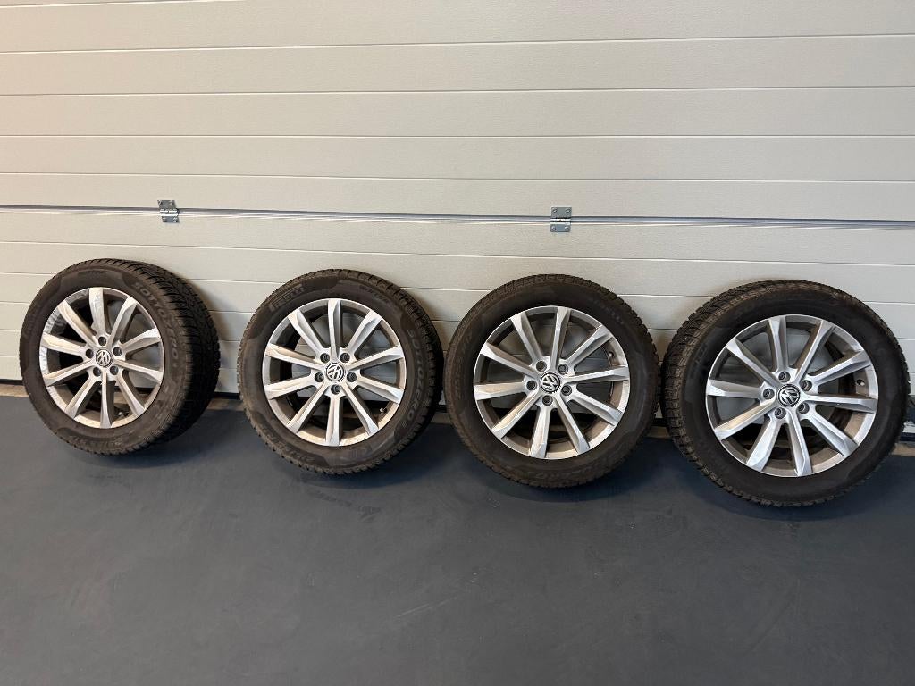VW 17” Winterbanden + Velgen – Pirelli Sottozero 3, Auto-onderdelen, Banden en Velgen, Banden en Velgen, Winterbanden, 19 inch