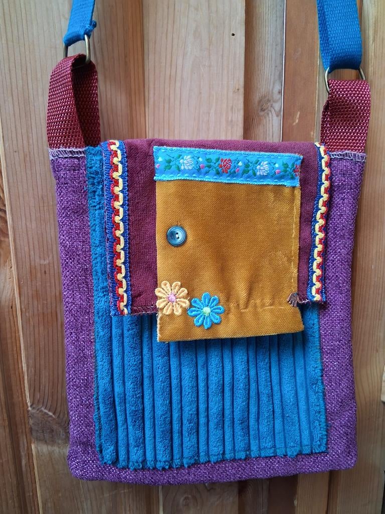 Handmade tas voor telefoon en agenda etc. Gerecycled. Nieuw, Nieuw, Ophalen of Verzenden, Schoudertas, Minder dan 30 cm