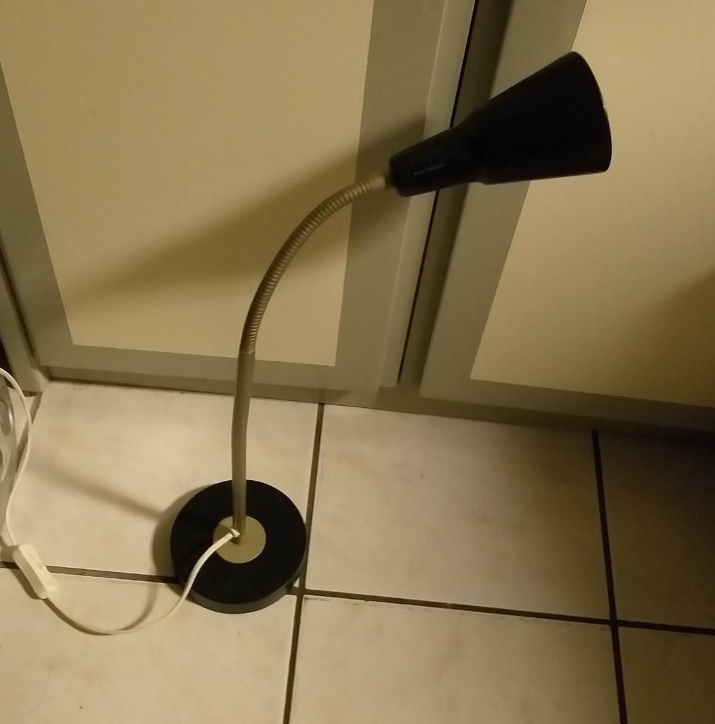 Ikea bureau lamp / tafellamp, Huis en Inrichting, Lampen | Tafellampen, Ophalen, Bureaulamp, Zo goed als nieuw, Zwart