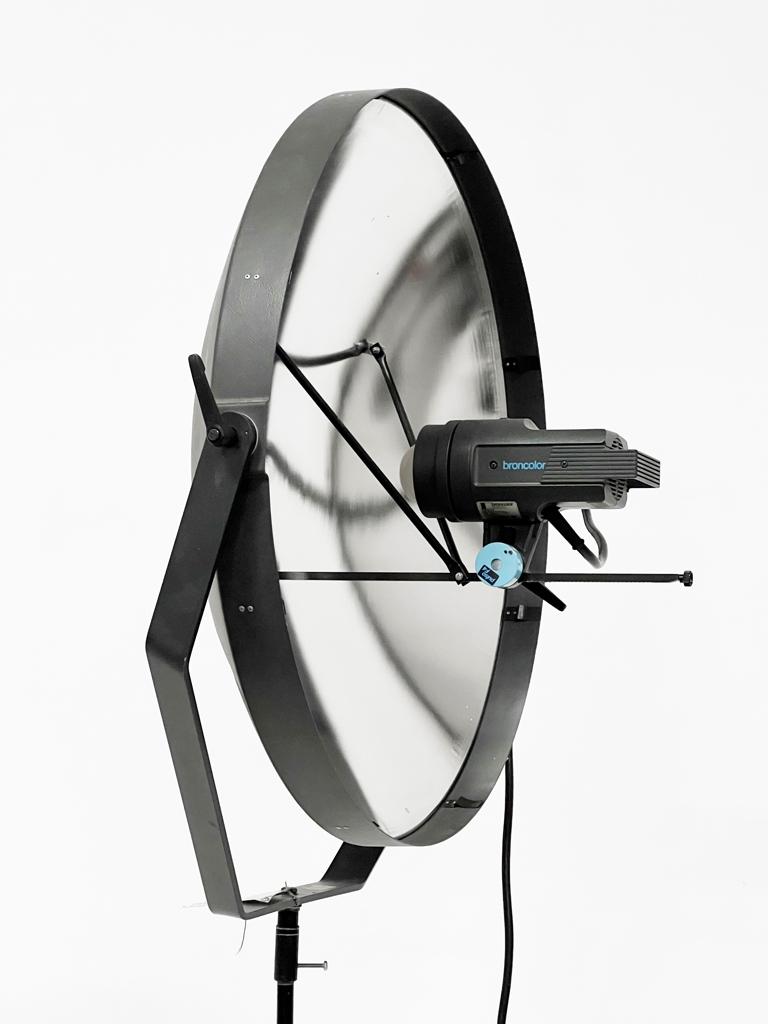 Broncolor Satellite Reflector + Broncolor F4 lampkop, Ophalen, Gebruikt, Lamp of Flitsset