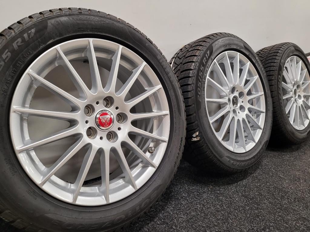 17 inch Jaguar XE origineel 5x108 nieuwstaat winter incl btw, Auto-onderdelen, Banden en Velgen, Gebruikt, Jaguar, Banden en Velgen