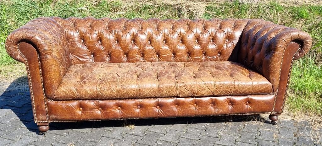 Chesterfield bank button seat cognac + GRATIS BEZORGD, Huis en Inrichting, Banken | Bankstellen, Gebruikt, Rechte bank, Leer, Ophalen of Verzenden