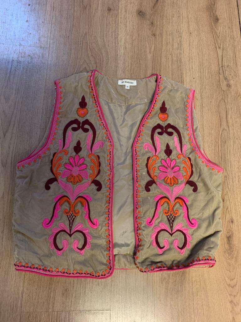 Mooi beige gilet met borduursel - My Jewellery, Ophalen of Verzenden, Zo goed als nieuw, Maat 38/40 (M), Beige